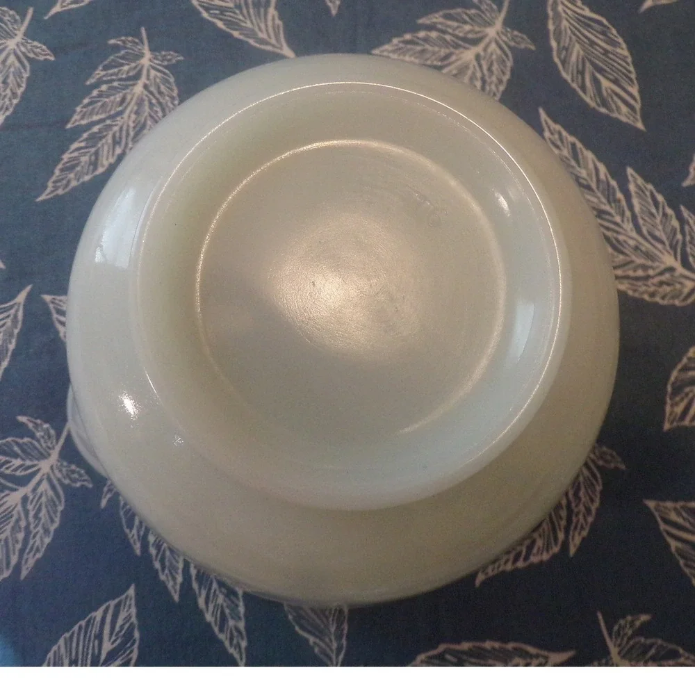 Pyrex Hamilton Beach Mixing Bowl Medium White Good Ribbed Milk Glass Pour Spout